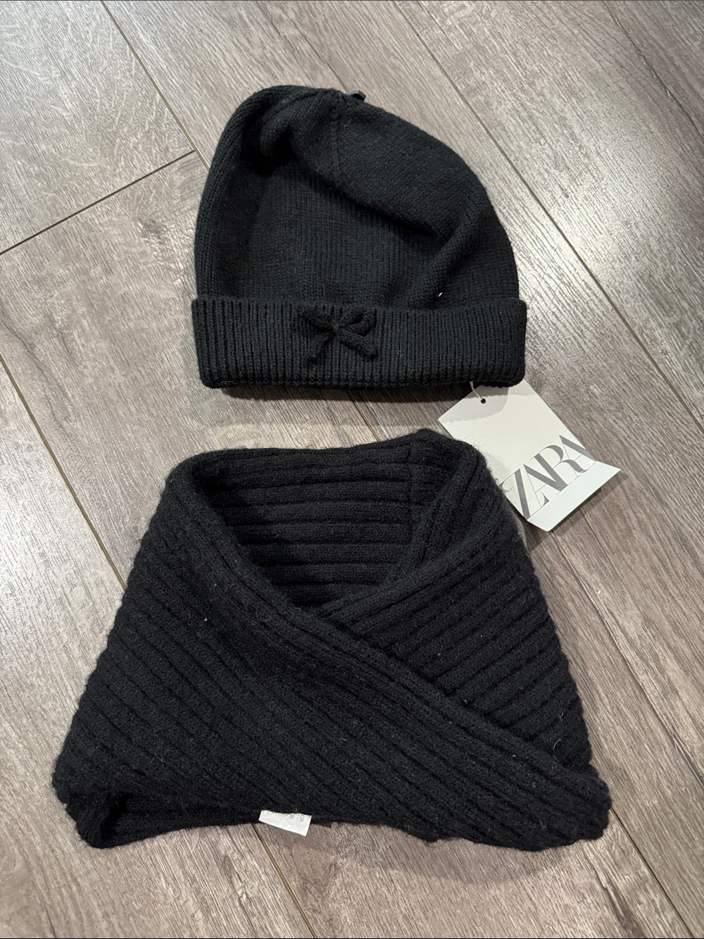 Zara BWT black bow beanie and infinity scarf set